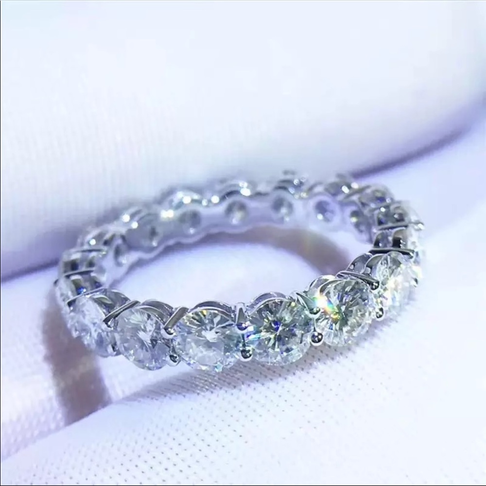 New silver wedding band ring